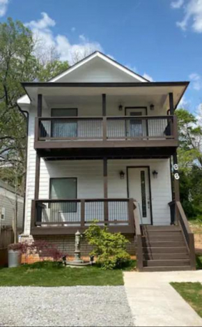 Atlanta Unit 1 Room 1 - Peaceful Private Master Bedroom Suite with Private Balcony